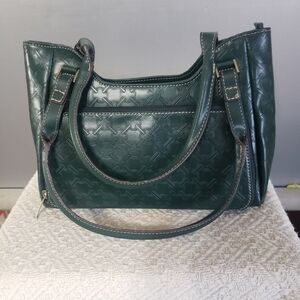 WOMANS CRAZY HORSE DEEP GREEN HAND PURSE.FAUX LEATHER.GOOD CONDITION. ZIPPER TOP
